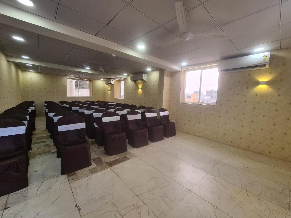 Hotel Nova Pride Rajkot Exterior foto