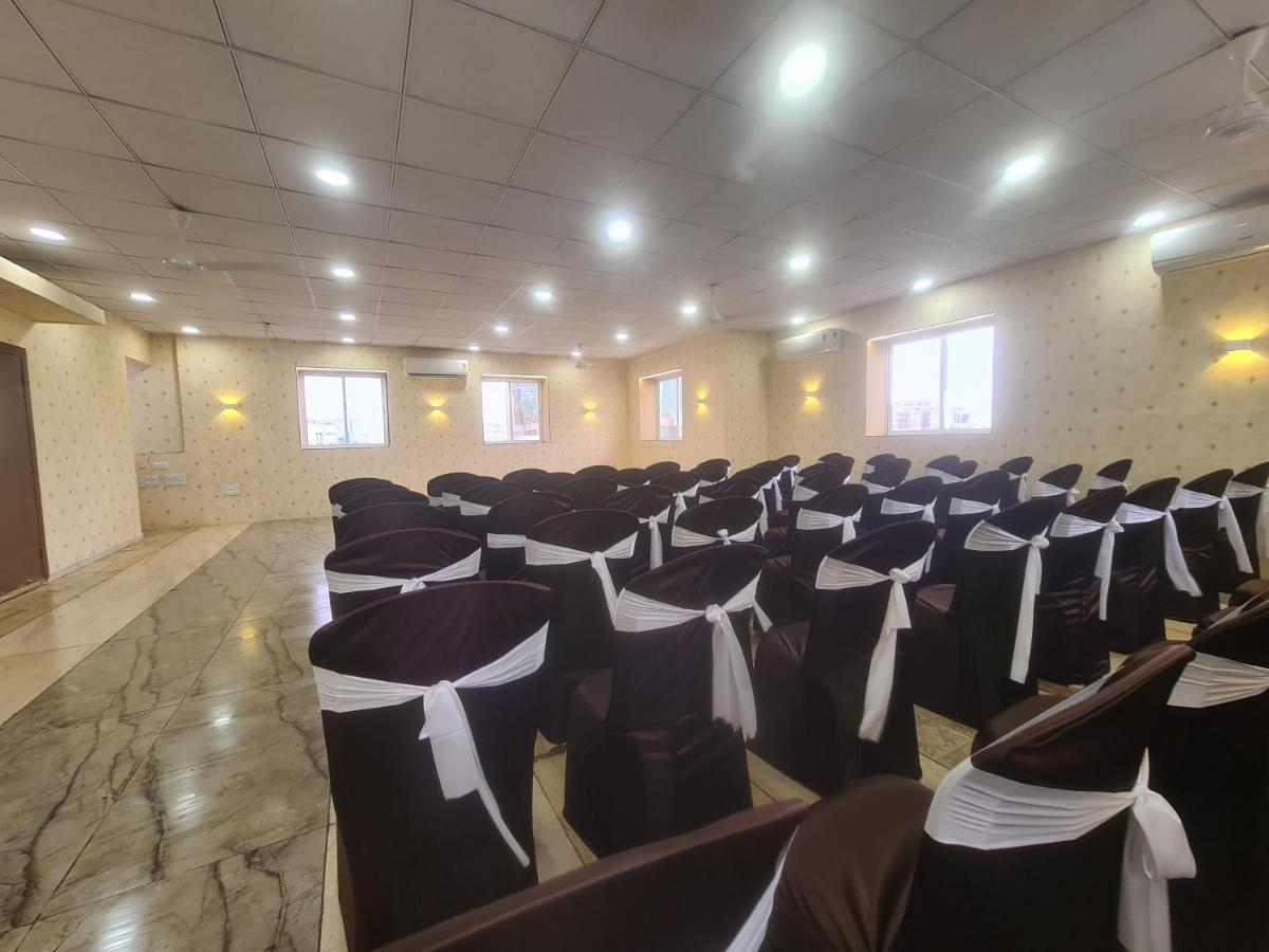 Hotel Nova Pride Rajkot Exterior foto