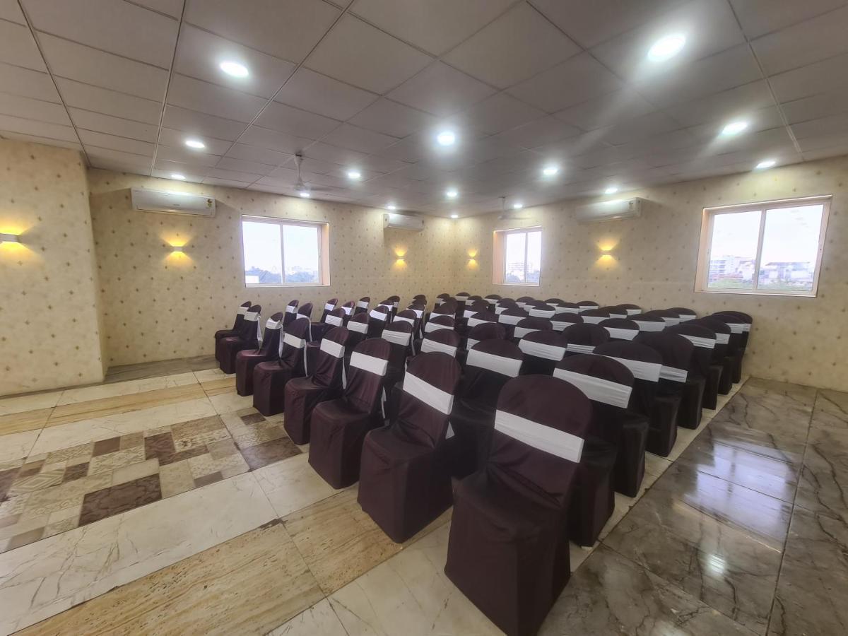 Hotel Nova Pride Rajkot Exterior foto