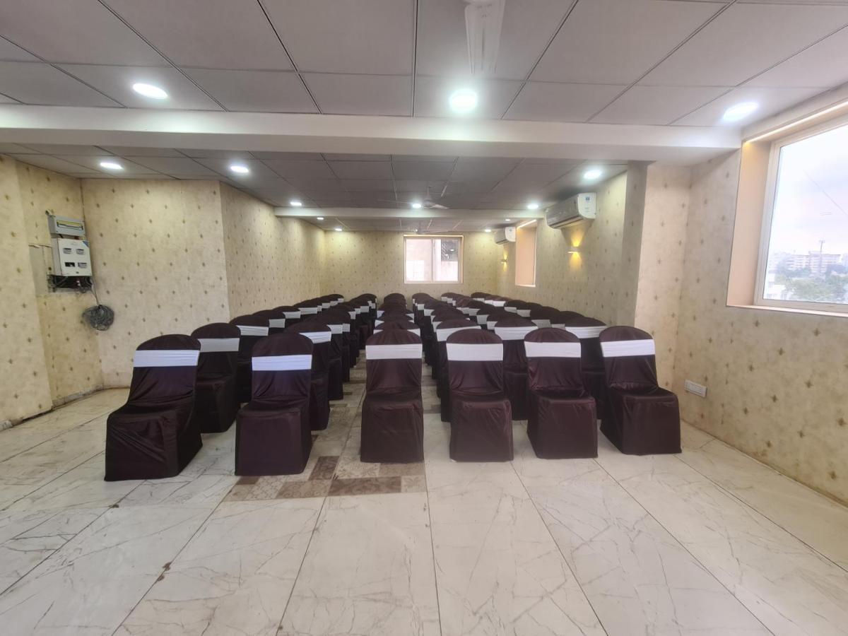 Hotel Nova Pride Rajkot Exterior foto