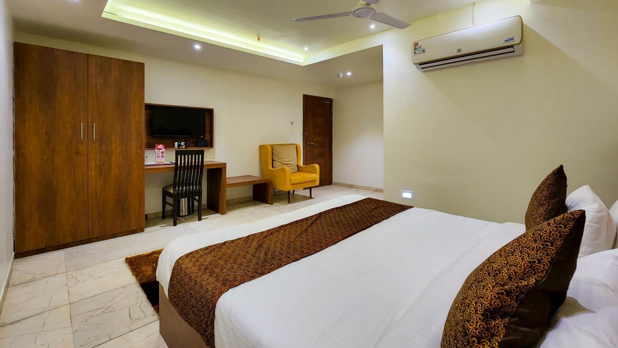 Hotel Nova Pride Rajkot Exterior foto