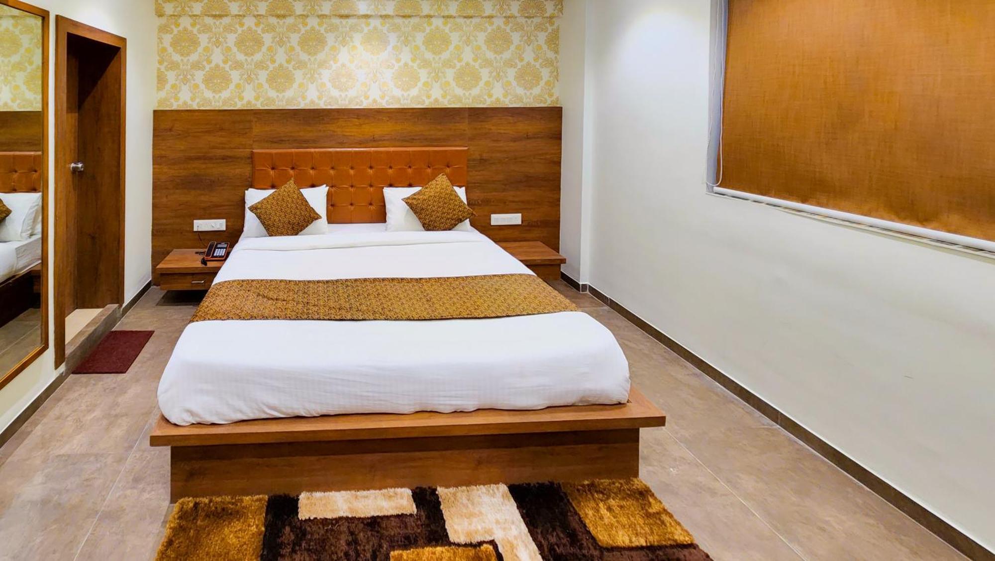 Hotel Nova Pride Rajkot Exterior foto