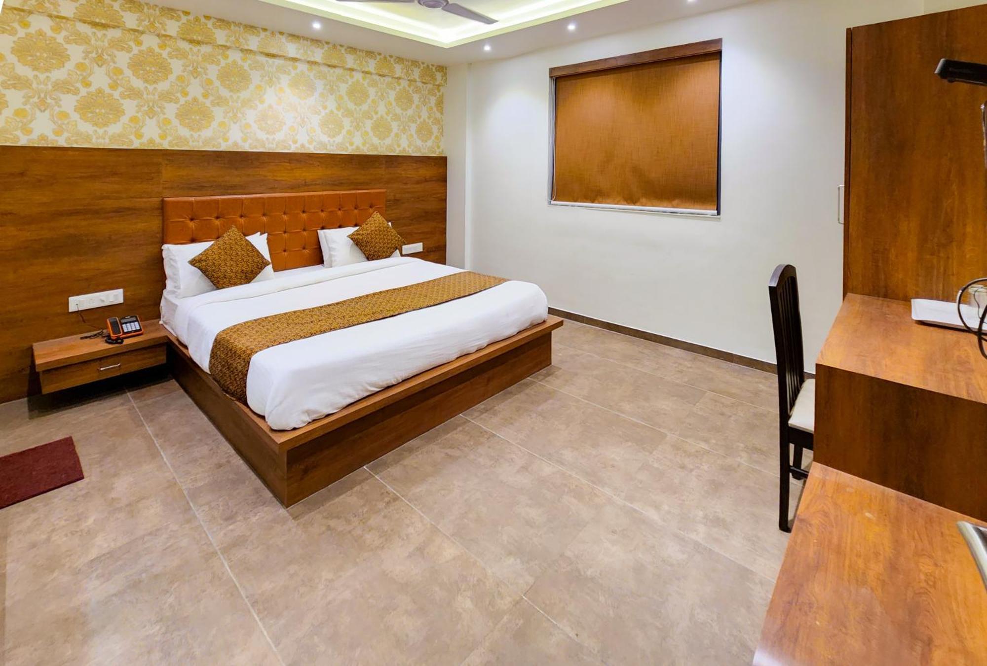Hotel Nova Pride Rajkot Exterior foto