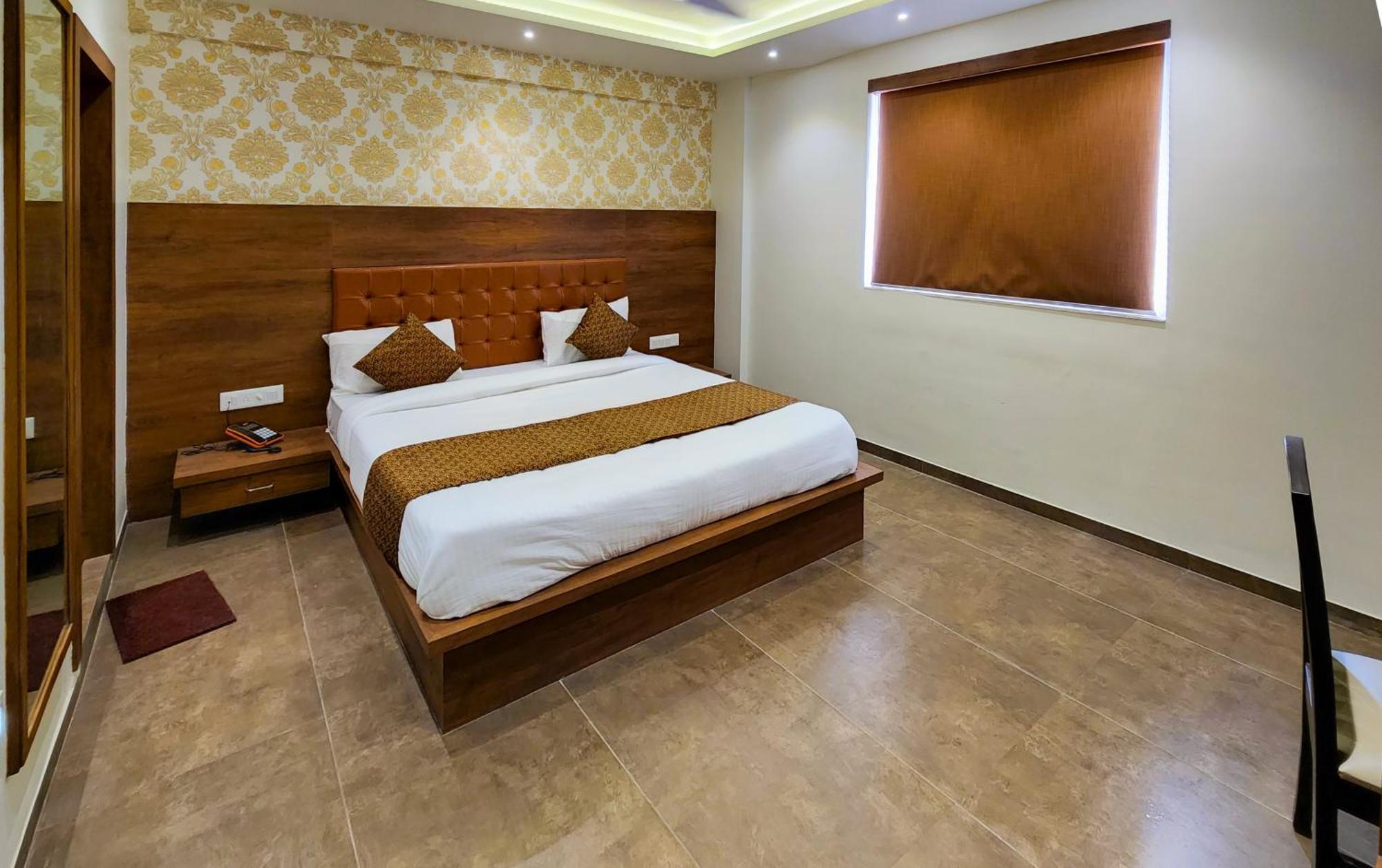 Hotel Nova Pride Rajkot Exterior foto